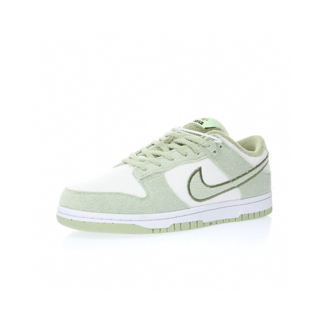 Nike Dunk Low SE Fleece Green