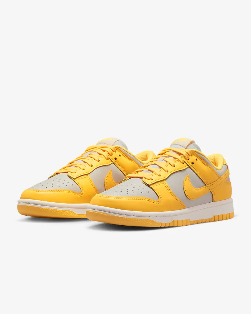 NIKE dunk low citron pulse