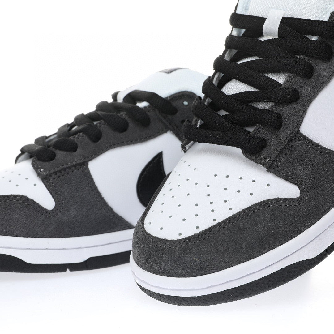 Nike Dunk Low Next Nature Black White camoscio